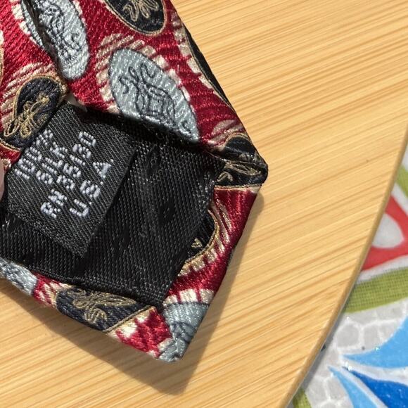 Vintage Salem Red, Silver, Gold Patterned 100% Silk 90s Retro 3.75" x 63" USA - Picture 6 of 6